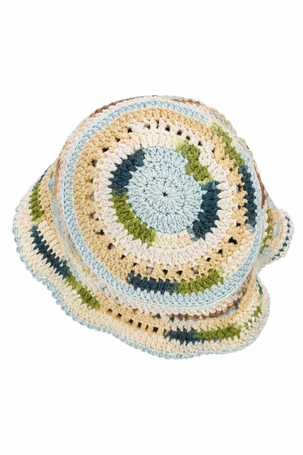 Vista superior del sombrero YAQUE, con tejido circular de crochet y detalles multicolores en la copa.