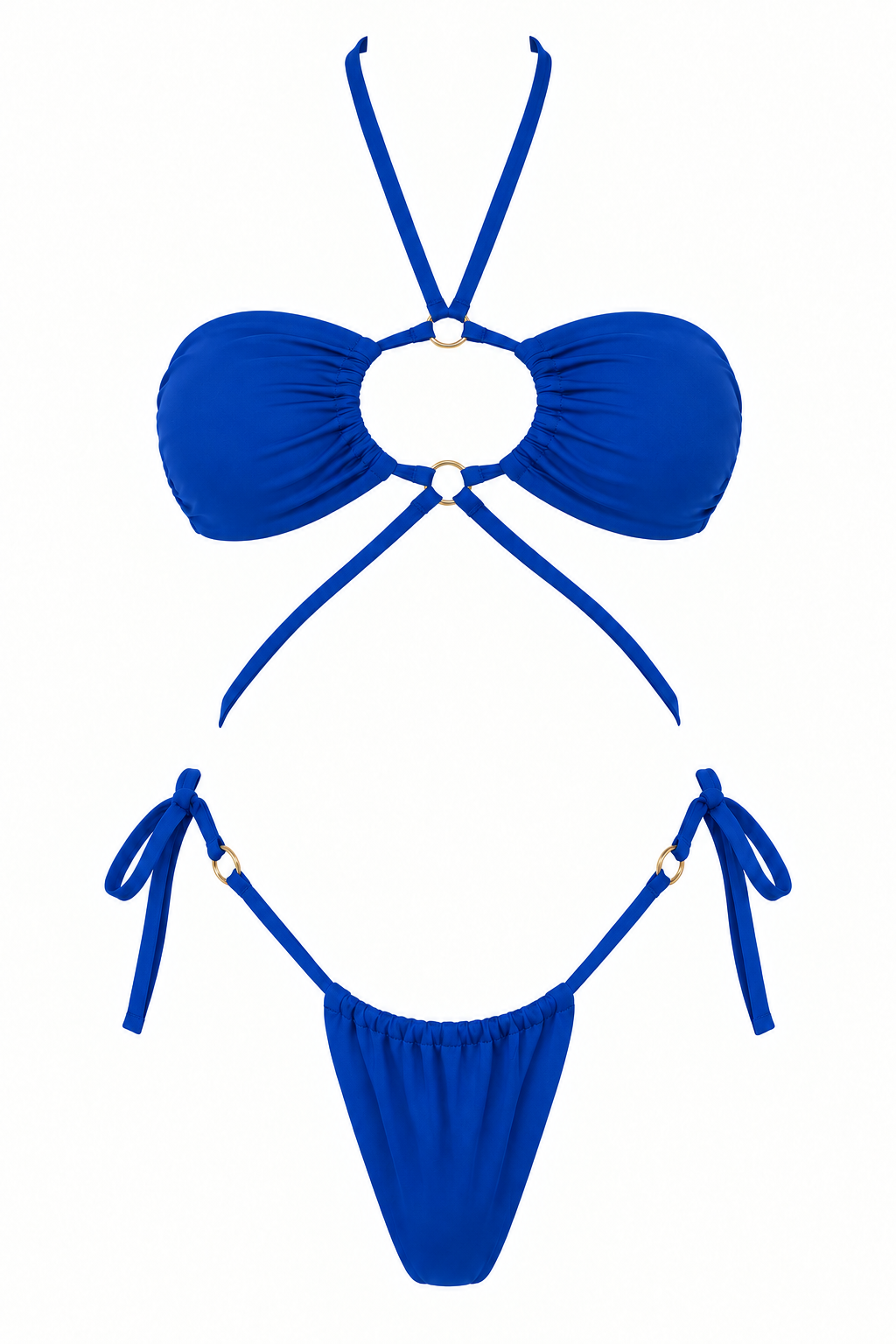 Bikini MARGARITA azul rey de dos piezas, con top fruncido, abertura y aros centrales, tiras cruzadas y panty ajustable con lazos laterales, vista frontal.