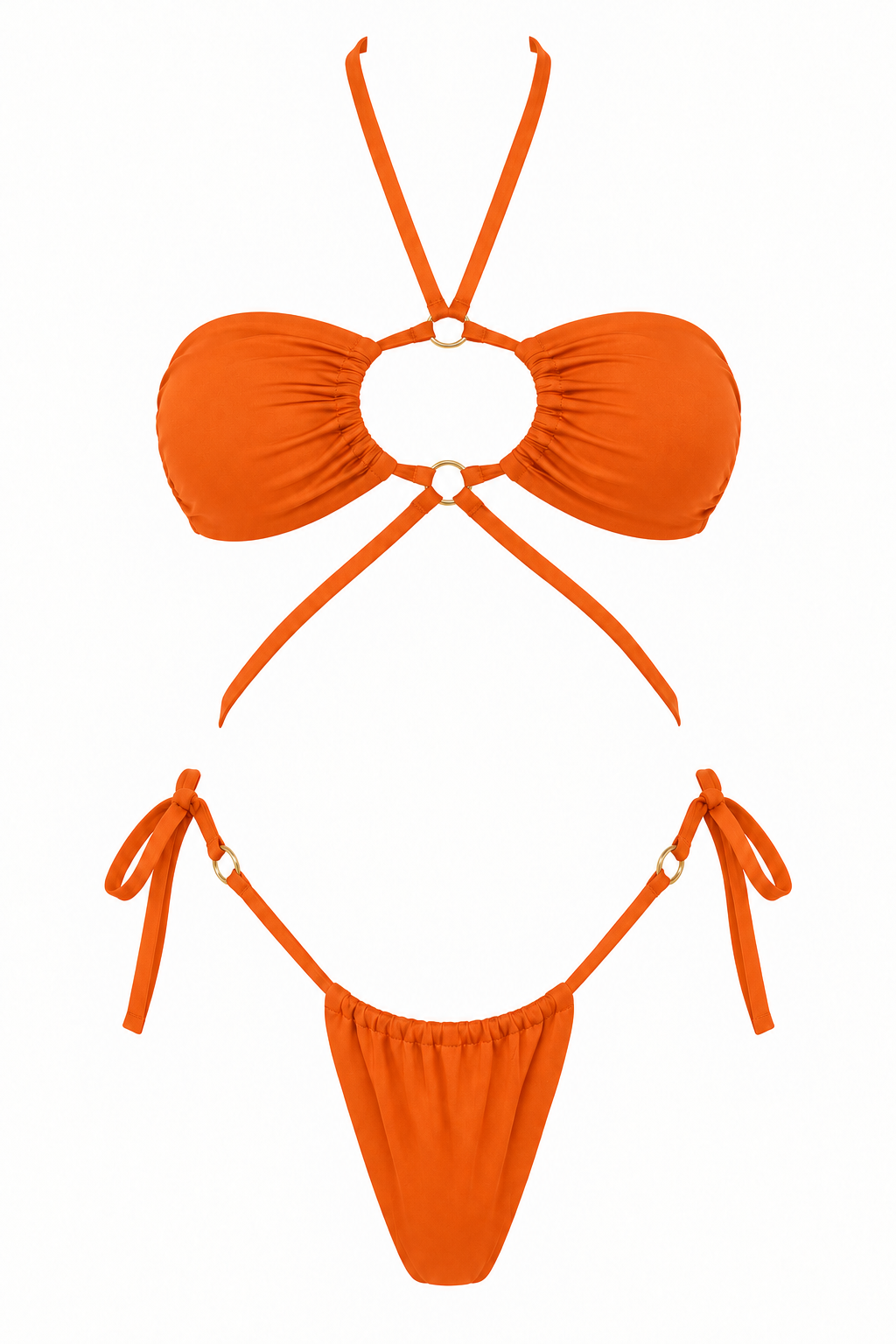 Bikini MARGARITA naranja de dos piezas, con top fruncido, abertura y aros centrales, tiras cruzadas y panty ajustable con lazos laterales, vista frontal.