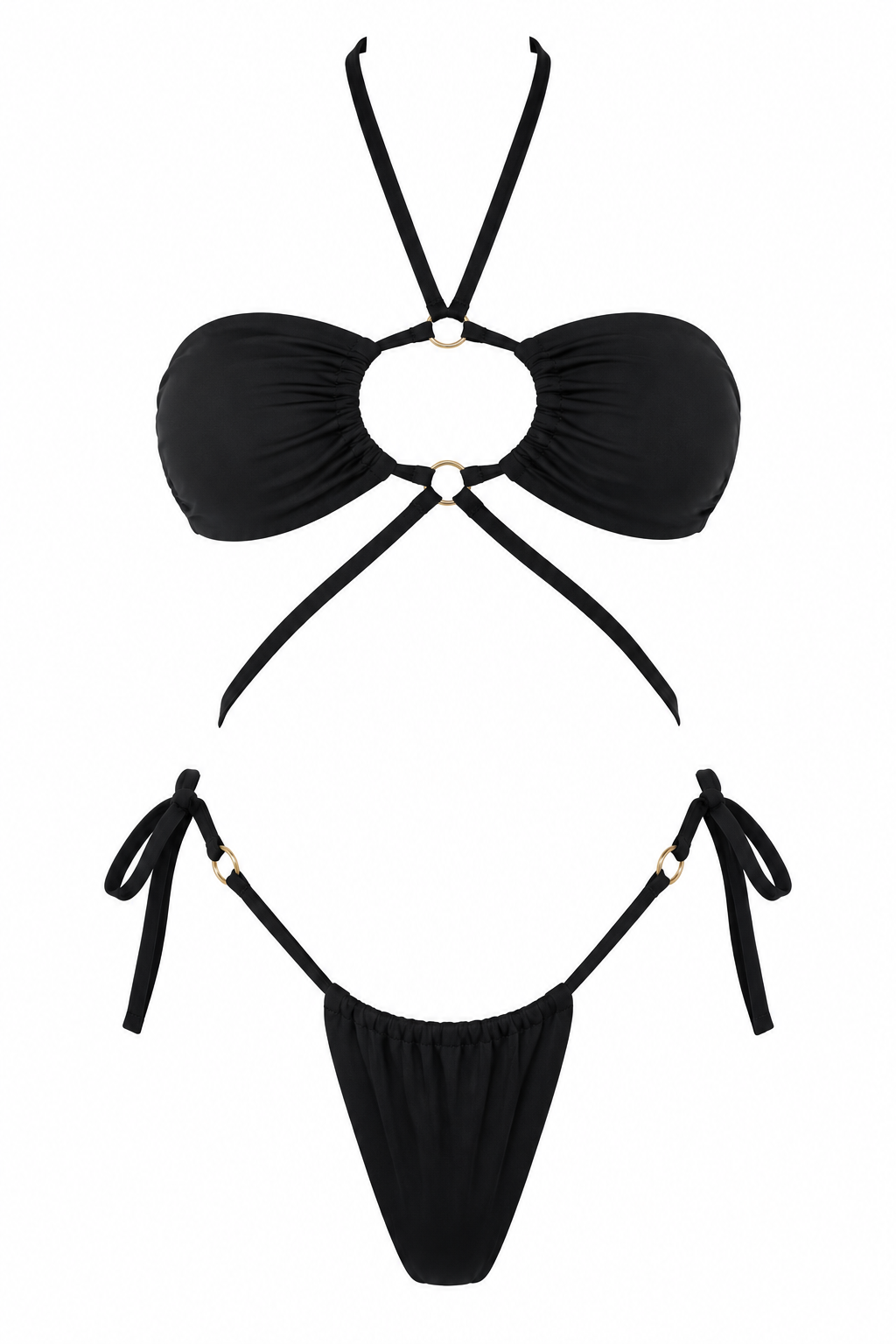 Bikini MARGARITA negro de dos piezas, con top fruncido, abertura y aros centrales, tiras cruzadas y panty ajustable con lazos laterales, vista frontal.