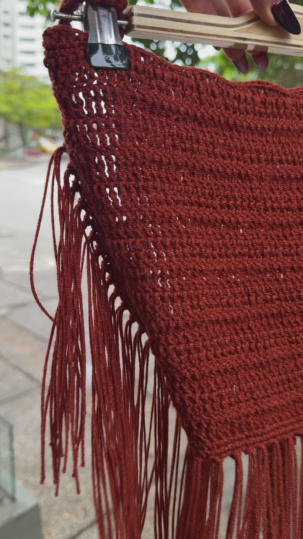 Video del top TOP TASSEL de MIZZBOGI.